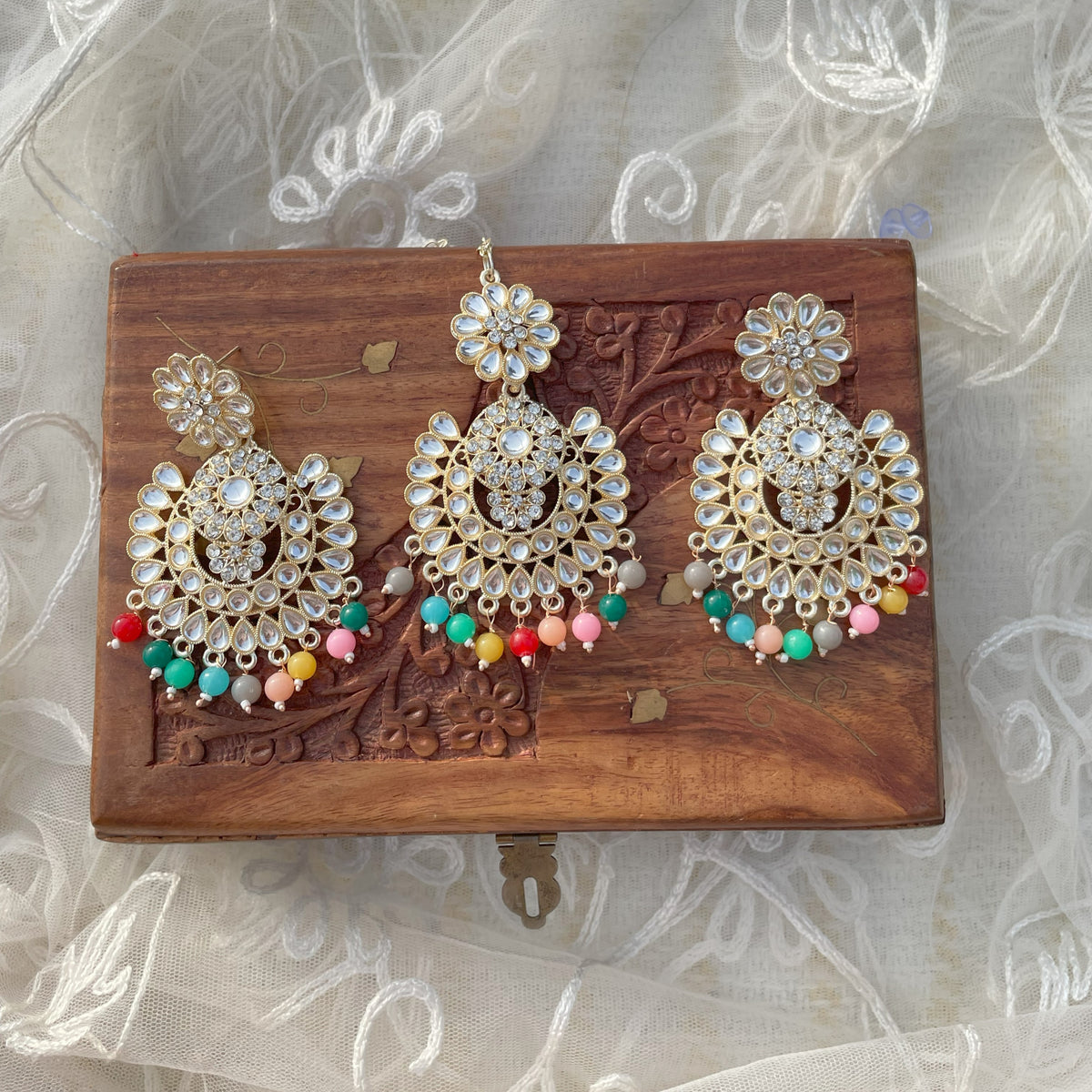Multicolor Mang Tikka Set Jewels and Stones India