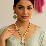 Aaira Kundan Set