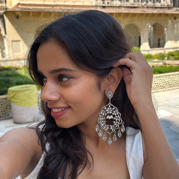 Nazrana Earrings (Black)